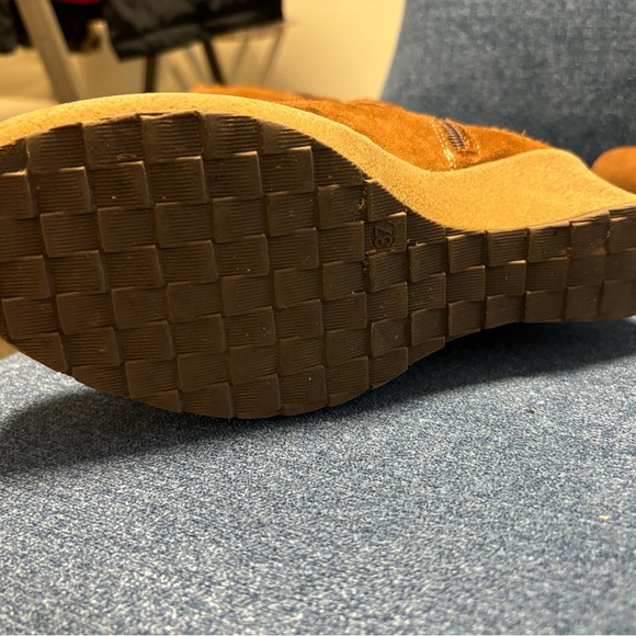 Suede boots with wedge heel. - Picture 5 of 7